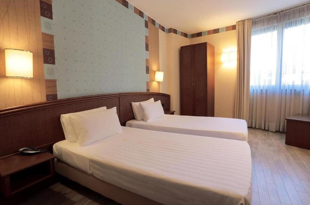 Welcome Hotel Legnano Exteriör bild